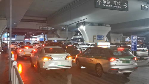 2元調(diào)度服務(wù)費取消后，鄭州東站P5停車場為何更堵了？